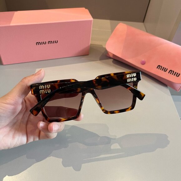 MIU MIU Logo Oversize Sunglasses - Picture 4 of 9